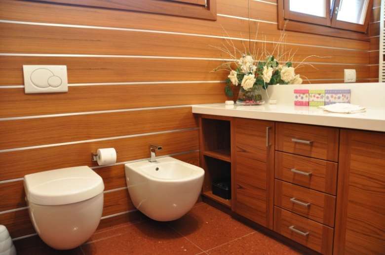 Arredare con pannelli in legno per una casa accogliente e naturale